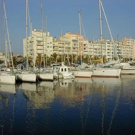 Renove Avec Loggia, Wifi Et Parking Prive A Port - Fr-1-335-131 Hyeres